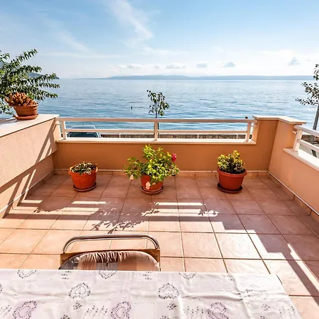 Apartment 4 *